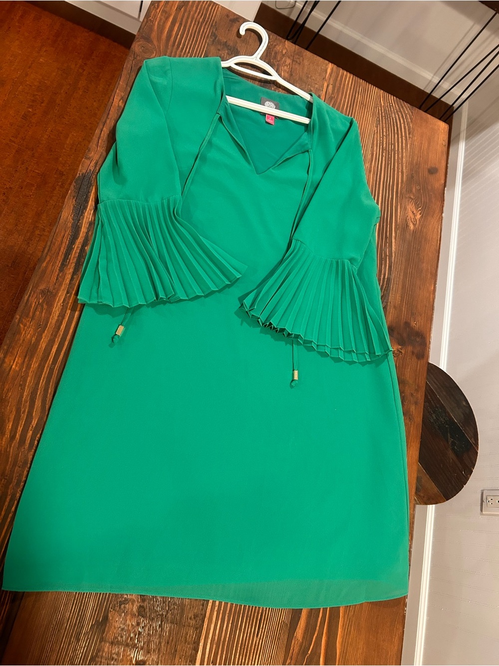 Vince Camuto Emerald Green Pleated Bell-Sleeve Dress
